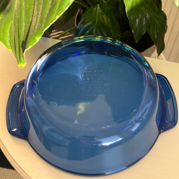 Cobalt Blue Anchor Hocking 2 Quart Casserole With Tab Handles - Picture 4 of 9